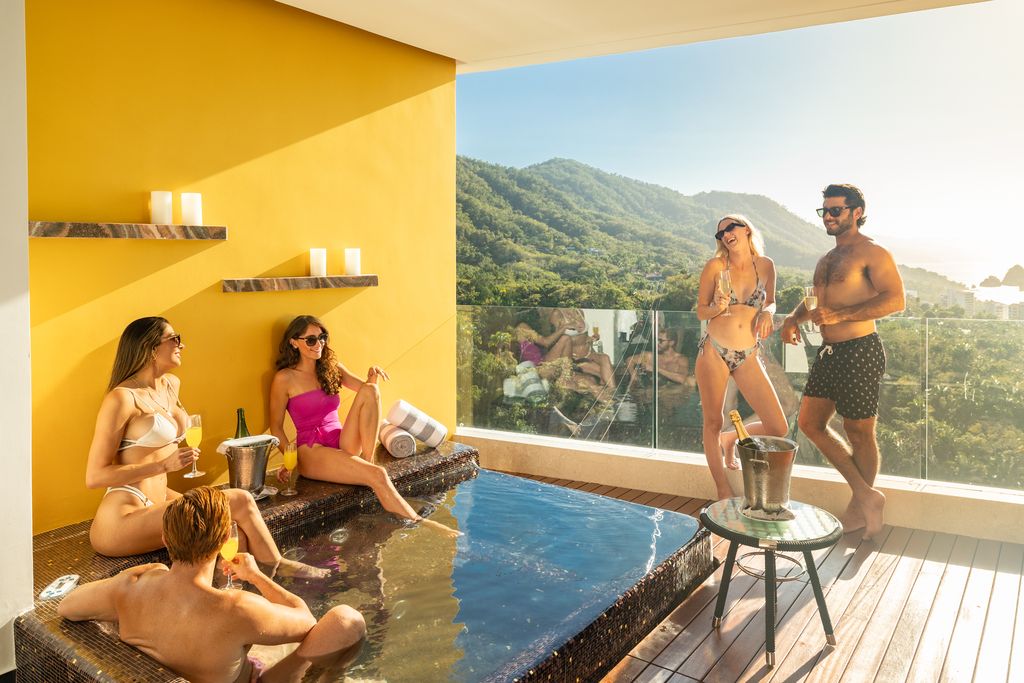 friends at hotel mousai pv