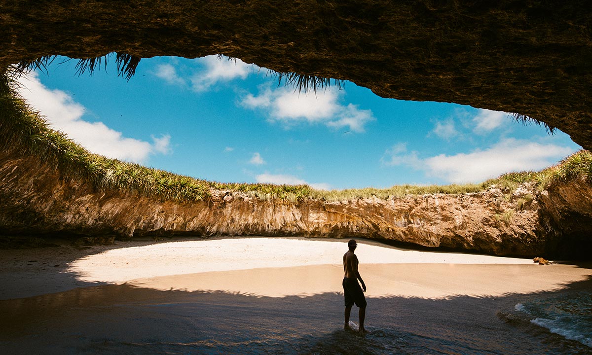 Solo traveler in marietas islands